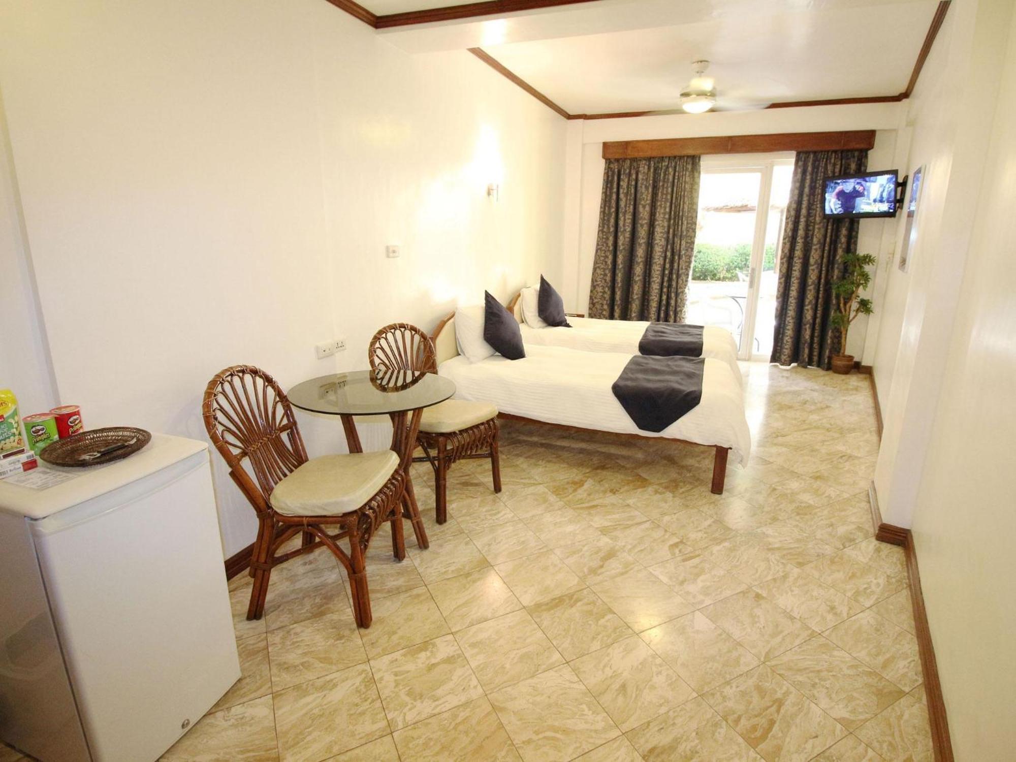 Mermaid Resort And Dive Center ปูแอร์โตกาเลรา ภายนอก รูปภาพ