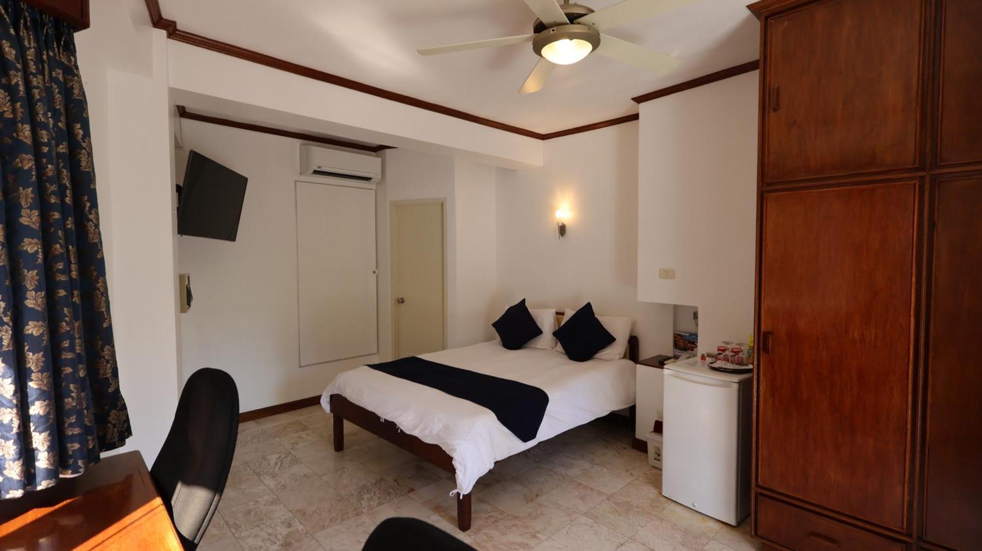 Mermaid Resort And Dive Center ปูแอร์โตกาเลรา ภายนอก รูปภาพ