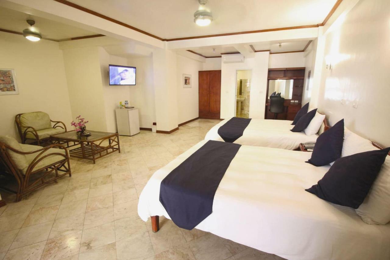 Mermaid Resort And Dive Center ปูแอร์โตกาเลรา ภายนอก รูปภาพ